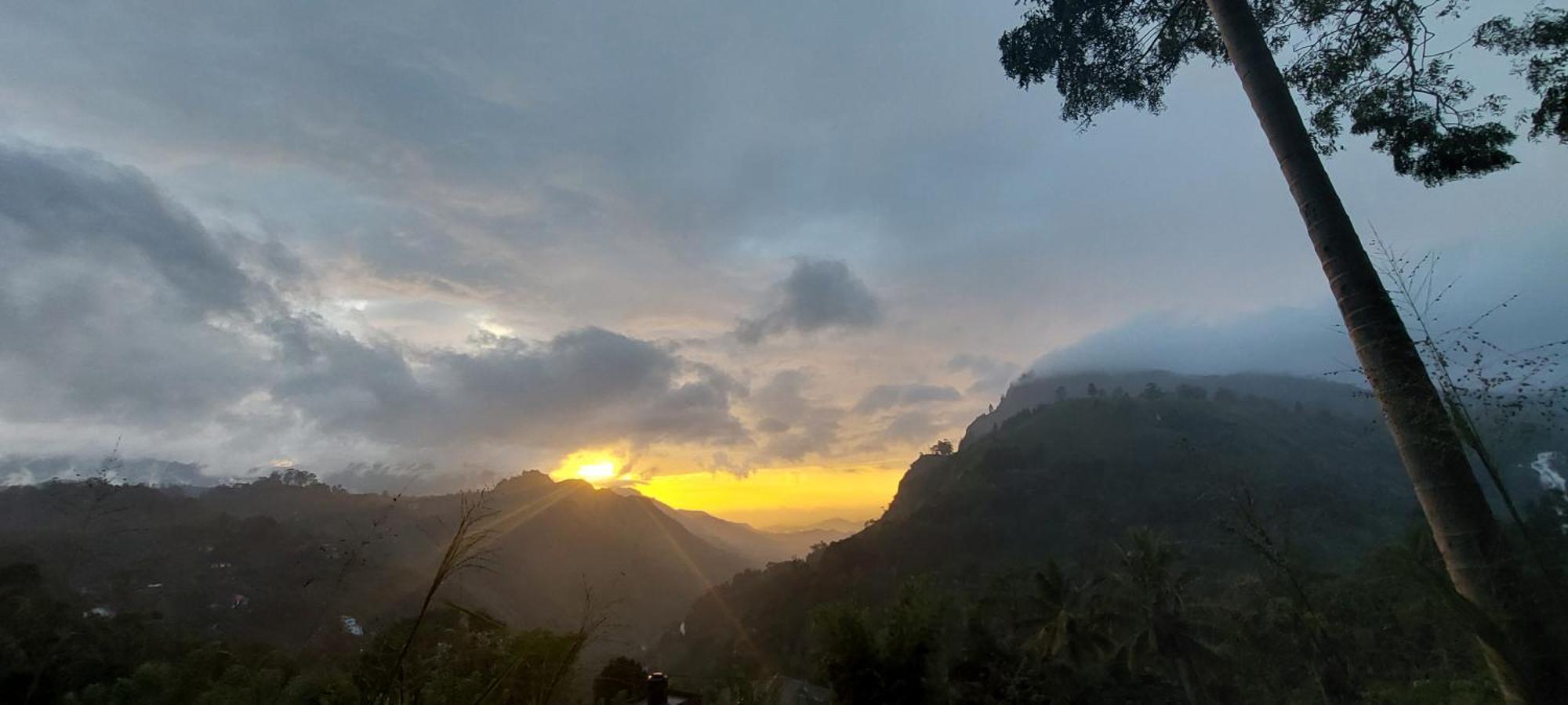 Meditation Monastery Stay 埃拉 外观 照片