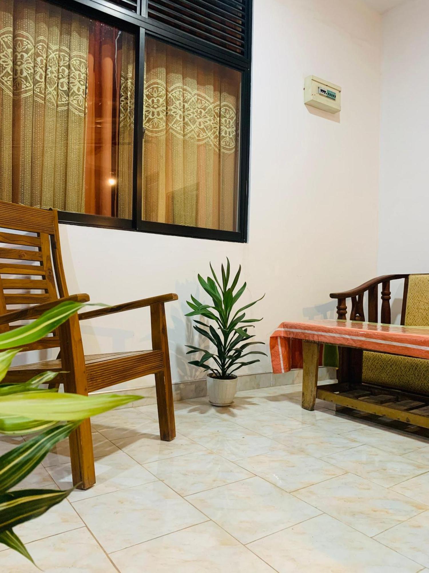 Meditation Monastery Stay 埃拉 外观 照片