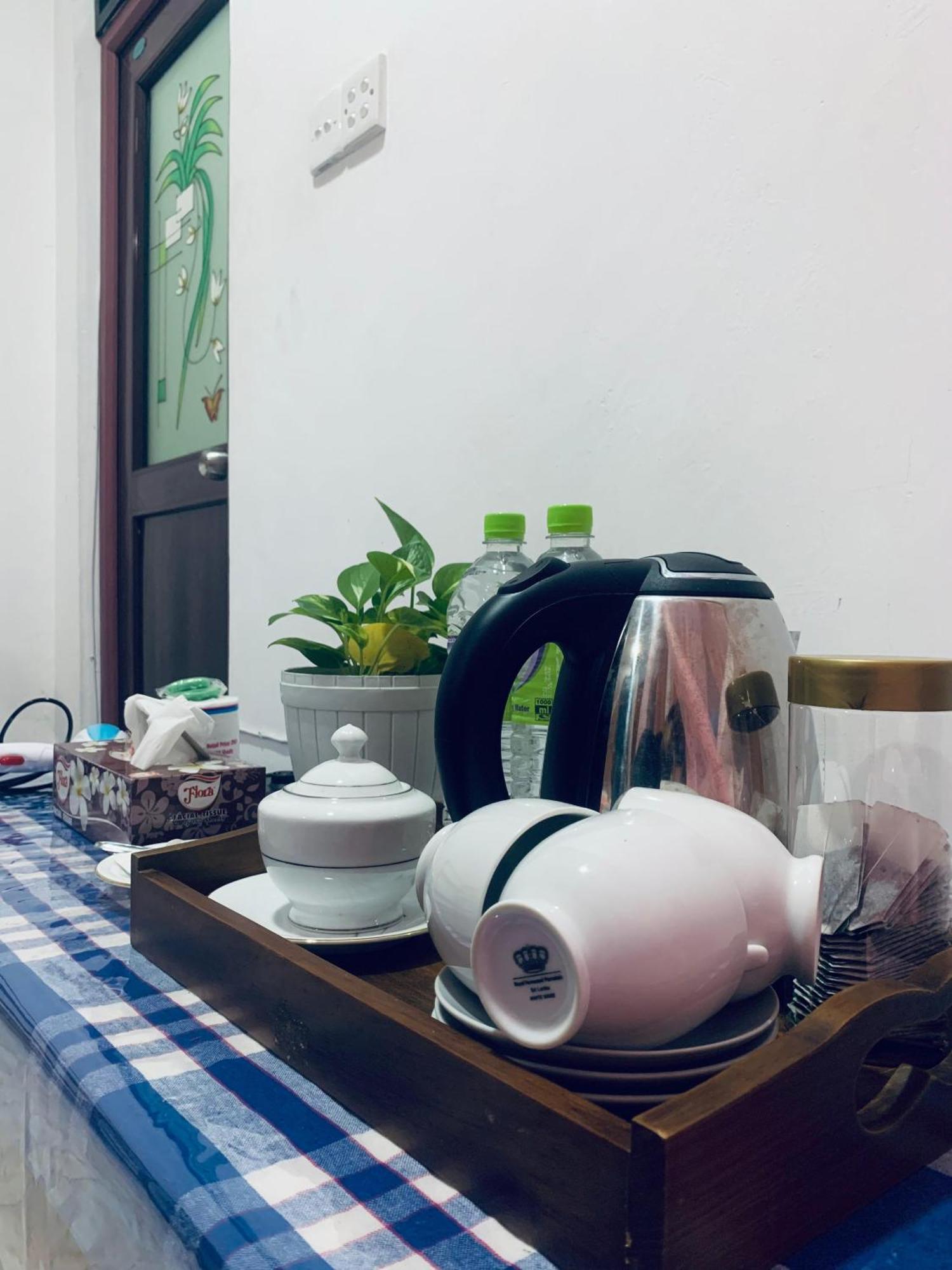 Meditation Monastery Stay 埃拉 外观 照片