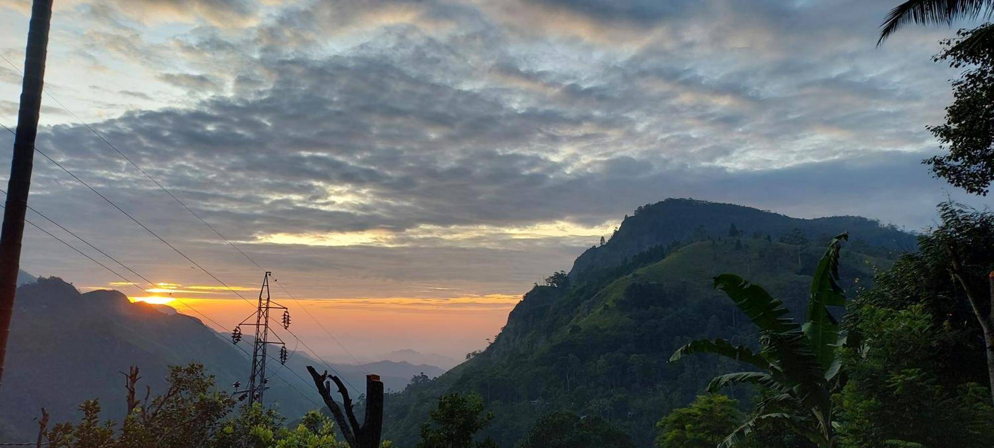 Meditation Monastery Stay 埃拉 外观 照片