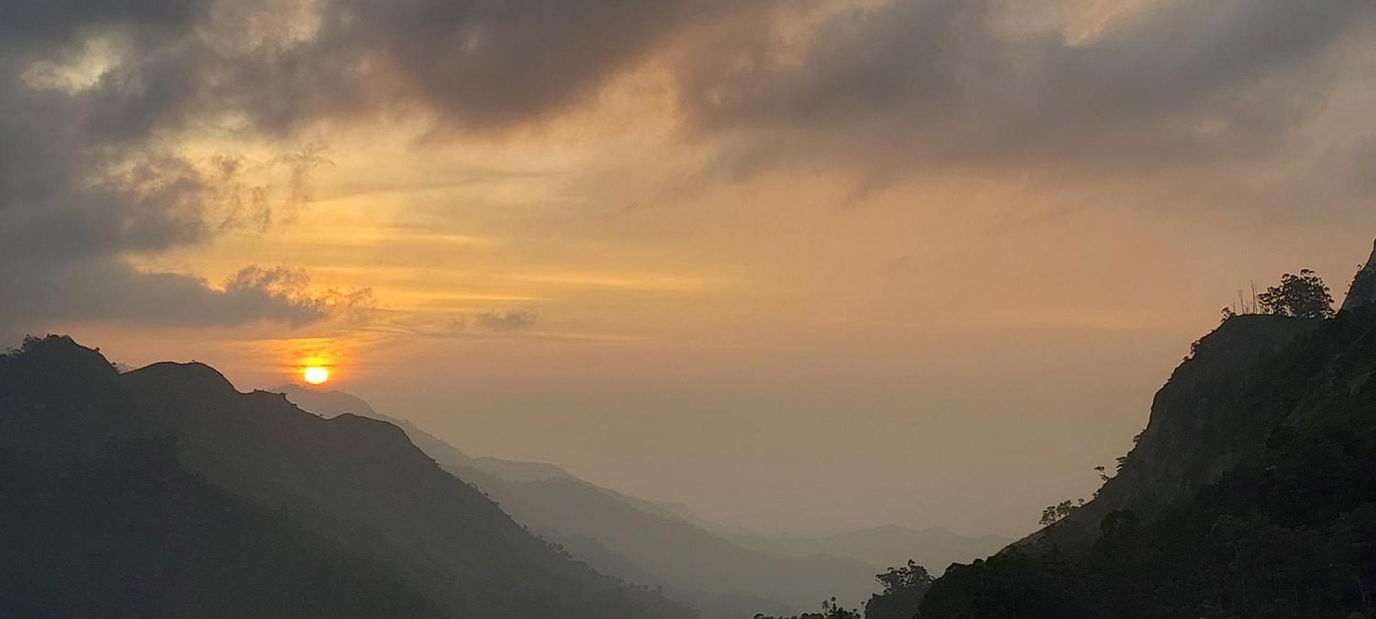 Meditation Monastery Stay 埃拉 外观 照片