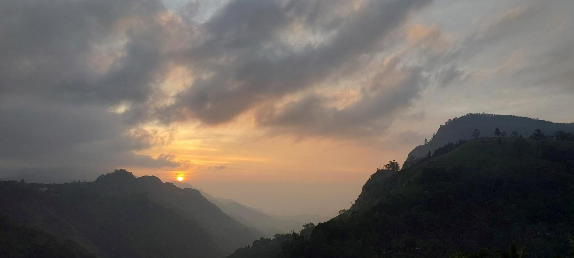 Meditation Monastery Stay 埃拉 外观 照片
