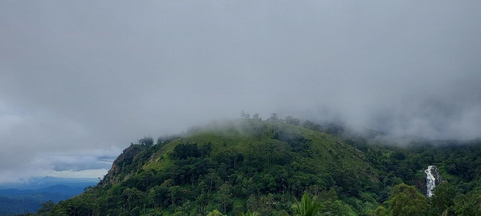 Meditation Monastery Stay 埃拉 外观 照片