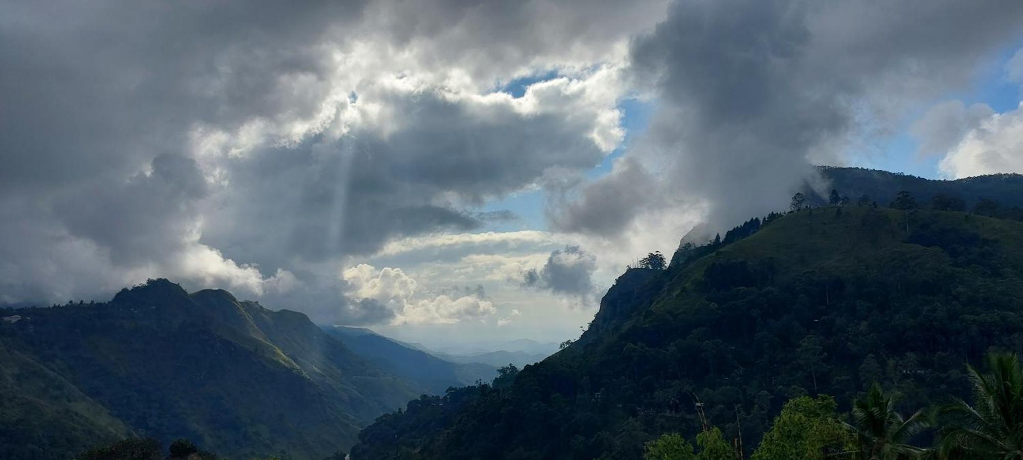 Meditation Monastery Stay 埃拉 外观 照片